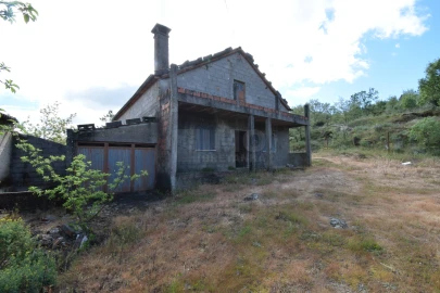 Quinta T3 para Venda em Ferro