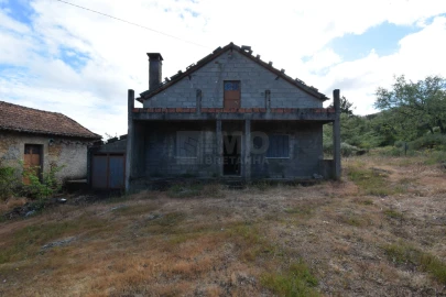 Quinta T3 para Venda em Ferro