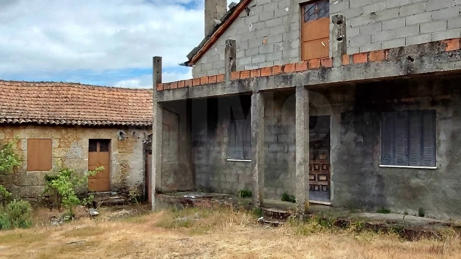 Quinta T3 para Venda em Ferro