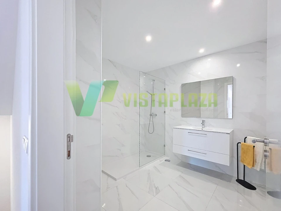 Apartamento T4 para Venda em Portimão Foto 23