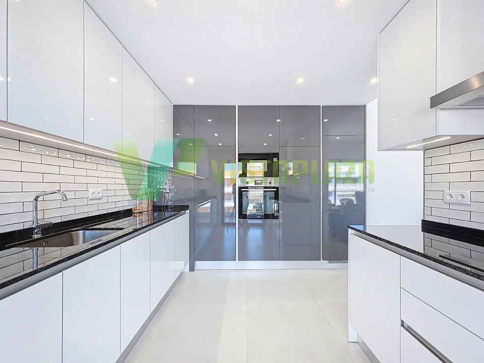 Apartamento T4 para Venda em Portimão Foto 14
