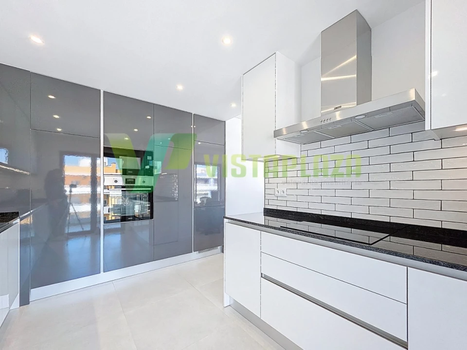 Apartamento T4 para Venda em Portimão Foto 15