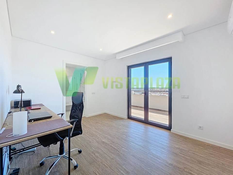 Apartamento T4 para Venda em Portimão Foto 32