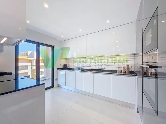 Apartamento T4 para Venda em Portimão Foto 13