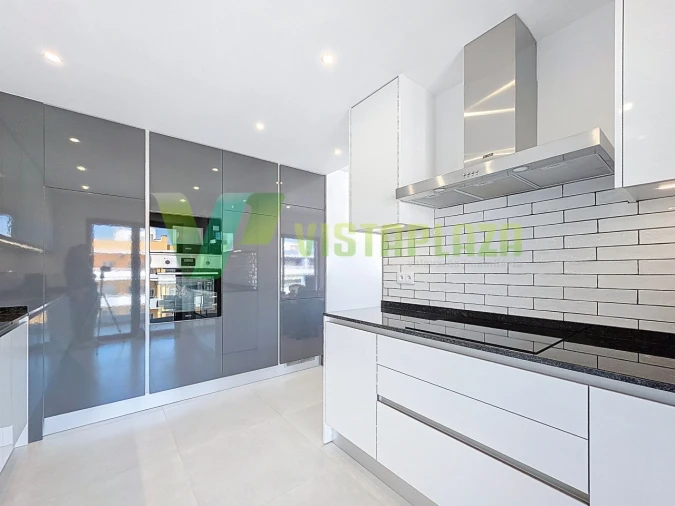 Apartamento T4 para Venda em Portimão Foto 15