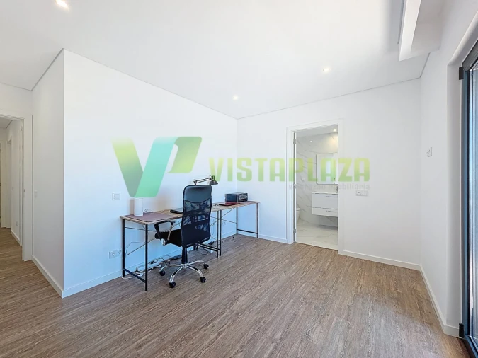 Apartamento T4 para Venda em Portimão Foto 33