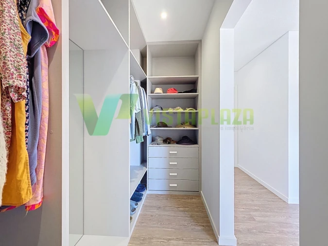 Apartamento T4 para Venda em Portimão Foto 36