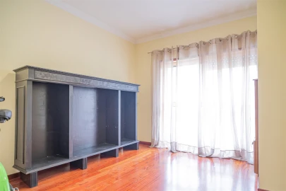 Apartamento T4 para Venda em Arcozelo