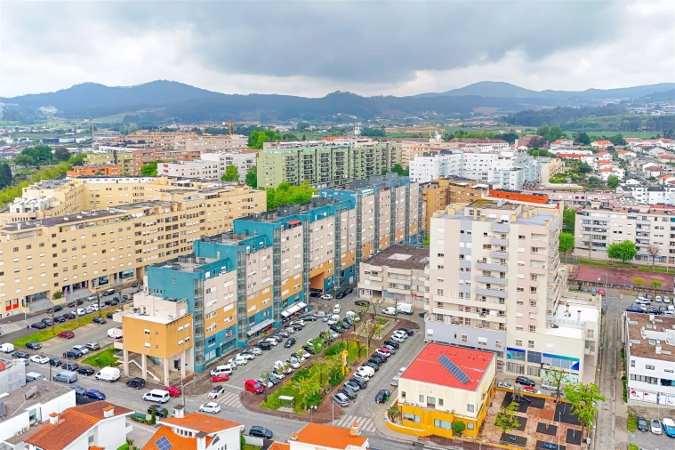 Apartamento T4 para Venda em Arcozelo Foto 3