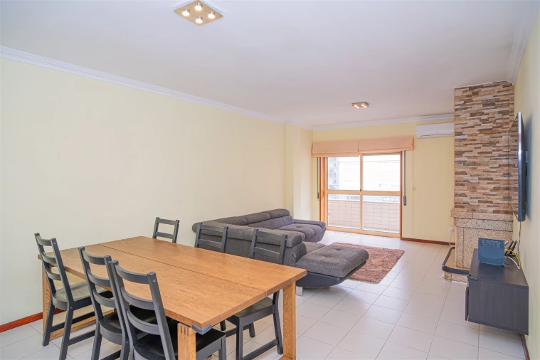 Apartamento T4 para Venda em Arcozelo Foto 7