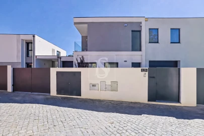 Moradia T4 para Venda em Perafita, Lavra e Santa Cruz do Bispo