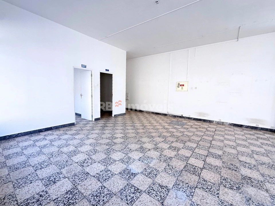 Loja para Arrendamento em São João Baptista e Santa Maria dos Olivais Foto 14