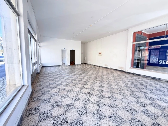 Loja para Arrendamento em São João Baptista e Santa Maria dos Olivais Foto 9