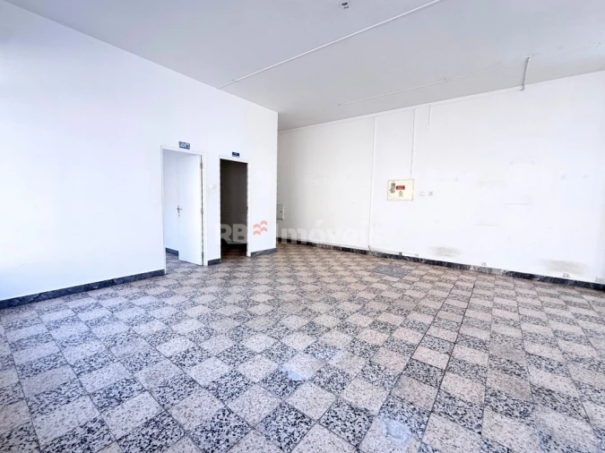 Loja para Arrendamento em São João Baptista e Santa Maria dos Olivais Foto 14