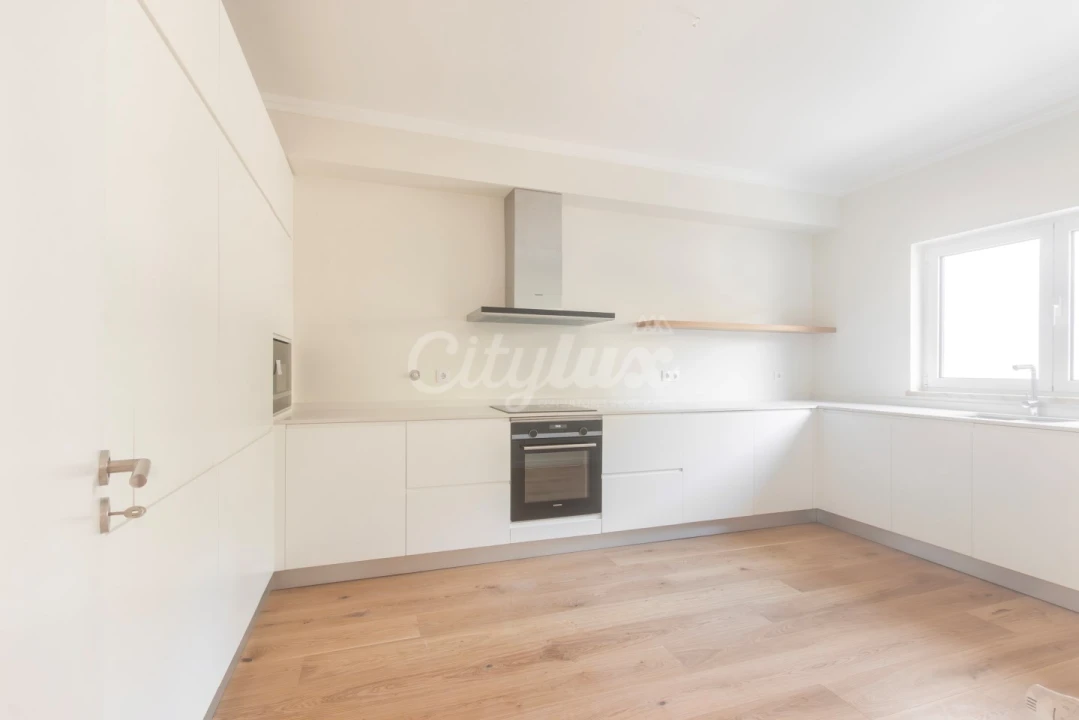 Moradia T4 para Arrendamento em Alcabideche Foto 10