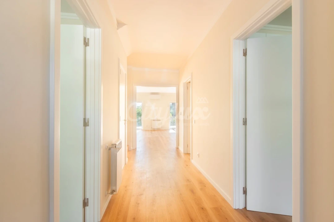 Moradia T4 para Arrendamento em Alcabideche Foto 26