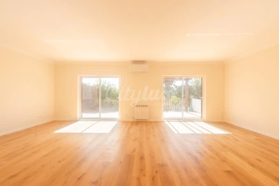 Moradia T4 para Arrendamento em Alcabideche