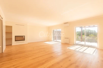 Moradia T4 para Arrendamento em Alcabideche