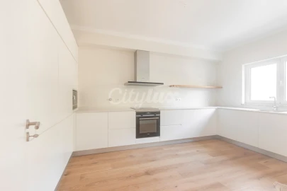 Moradia T4 para Arrendamento em Alcabideche