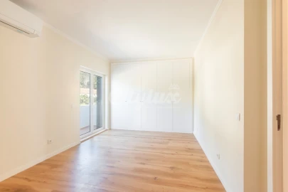 Moradia T4 para Arrendamento em Alcabideche