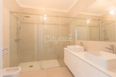 Moradia T4 para Arrendamento em Alcabideche