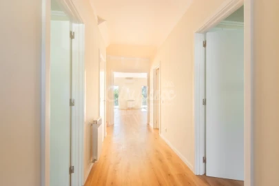 Moradia T4 para Arrendamento em Alcabideche