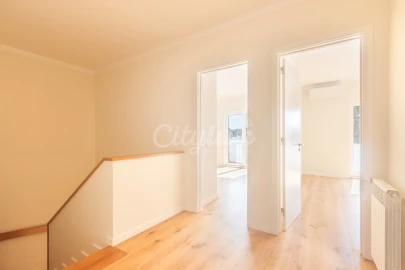 Moradia T4 para Arrendamento em Alcabideche