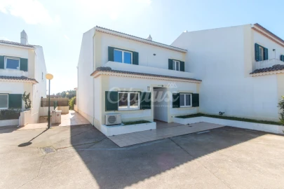 Moradia T4 para Arrendamento em Alcabideche