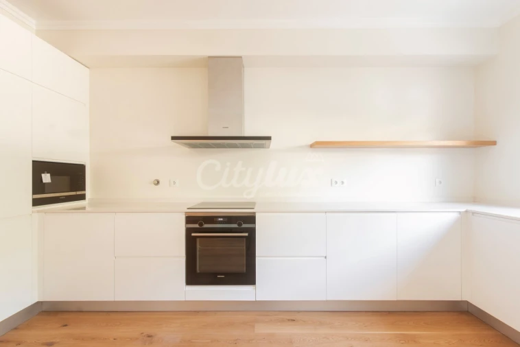 Moradia T4 para Arrendamento em Alcabideche Foto 11