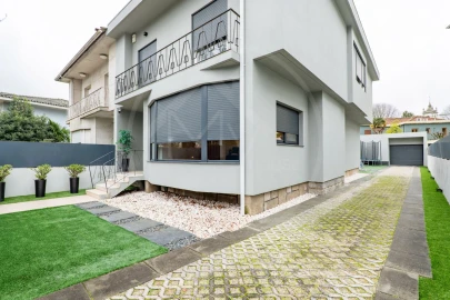 Moradia T4 para Venda em Braga (Maximinos, Sé e Cividade)