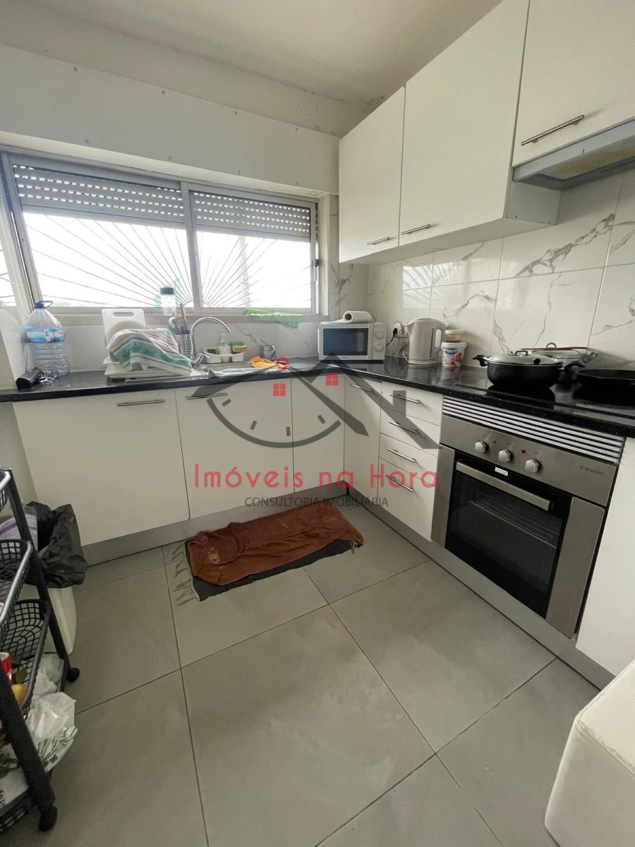 Apartamento T2 para Venda em Queluz e Belas Foto 3