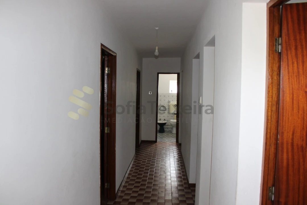 Moradia T4 para Venda em Sobretamega Foto 18