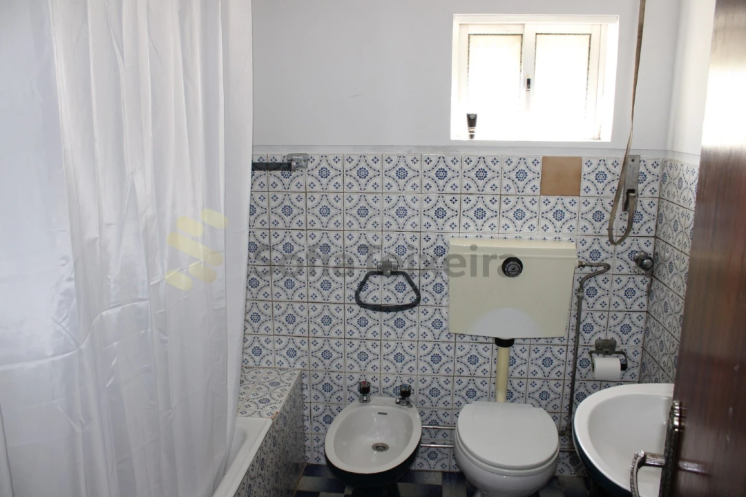 Moradia T4 para Venda em Sobretamega Foto 26