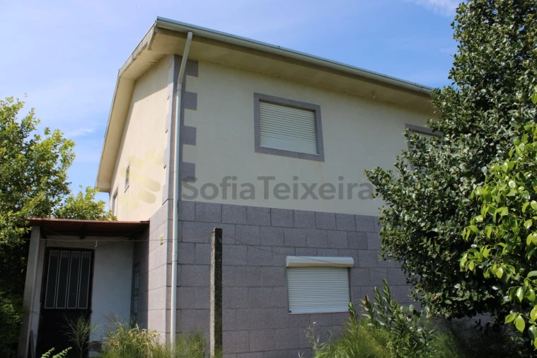 Moradia T4 para Venda em Sobretamega Foto 4