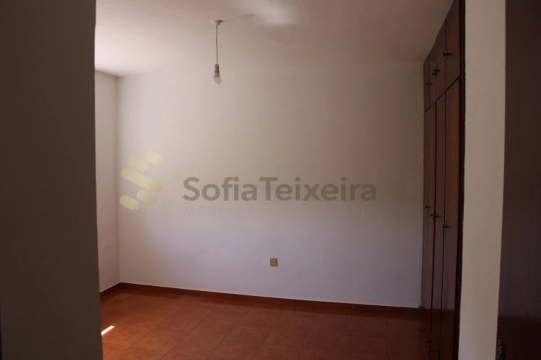 Moradia T4 para Venda em Sobretamega Foto 24