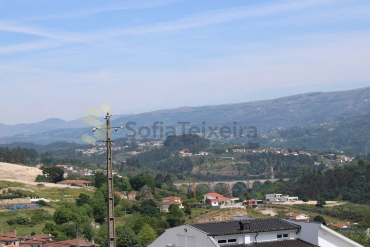 Moradia T4 para Venda em Sobretamega Foto 28