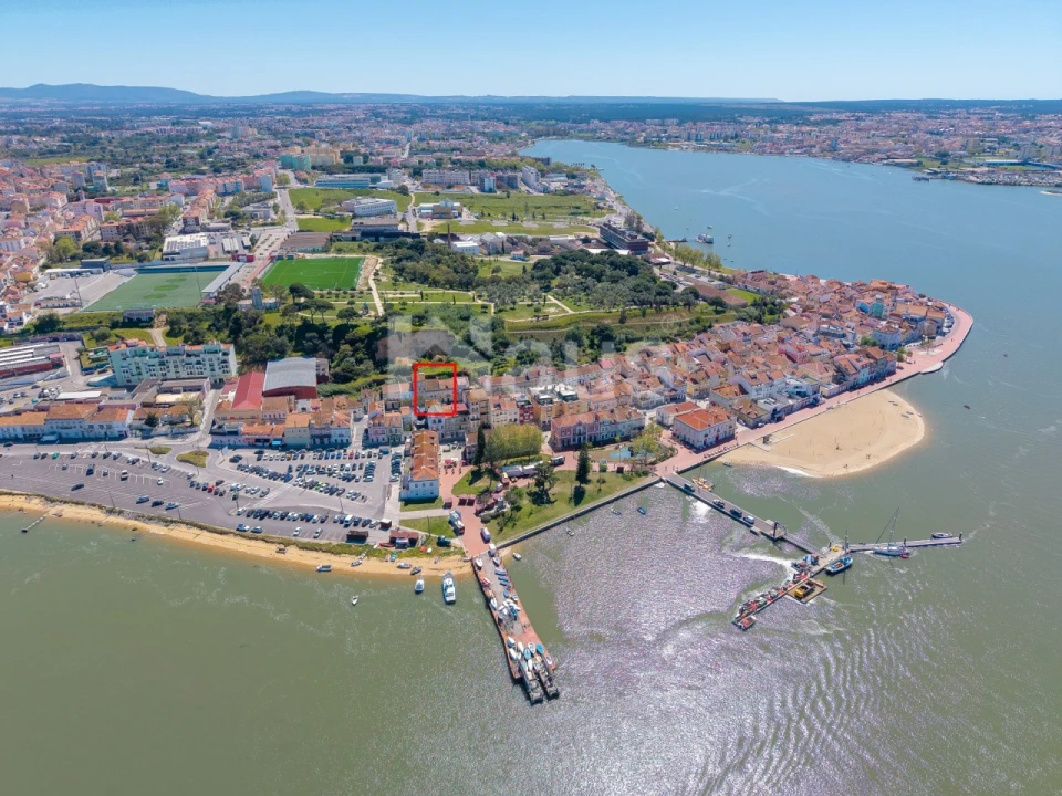 Prédio para Venda em Seixal, Arrentela e Aldeia de Paio Pires Foto 1