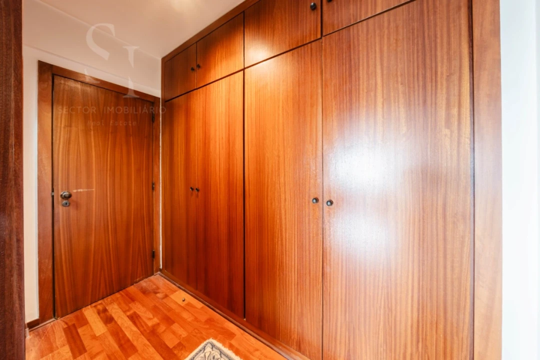 Apartamento T4 para Venda em Areeiro Foto 3