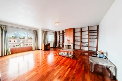 Apartamento T4 para Venda em Areeiro