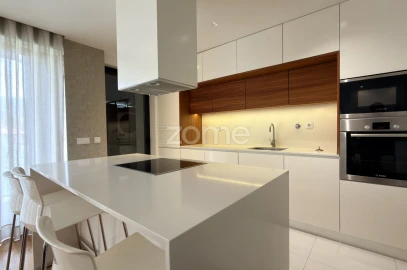 Apartamento T3 para Arrendamento em Nogueiró e Tenões