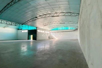 Terreno Comércio / Armazém para Arrendamento em Casal Comba