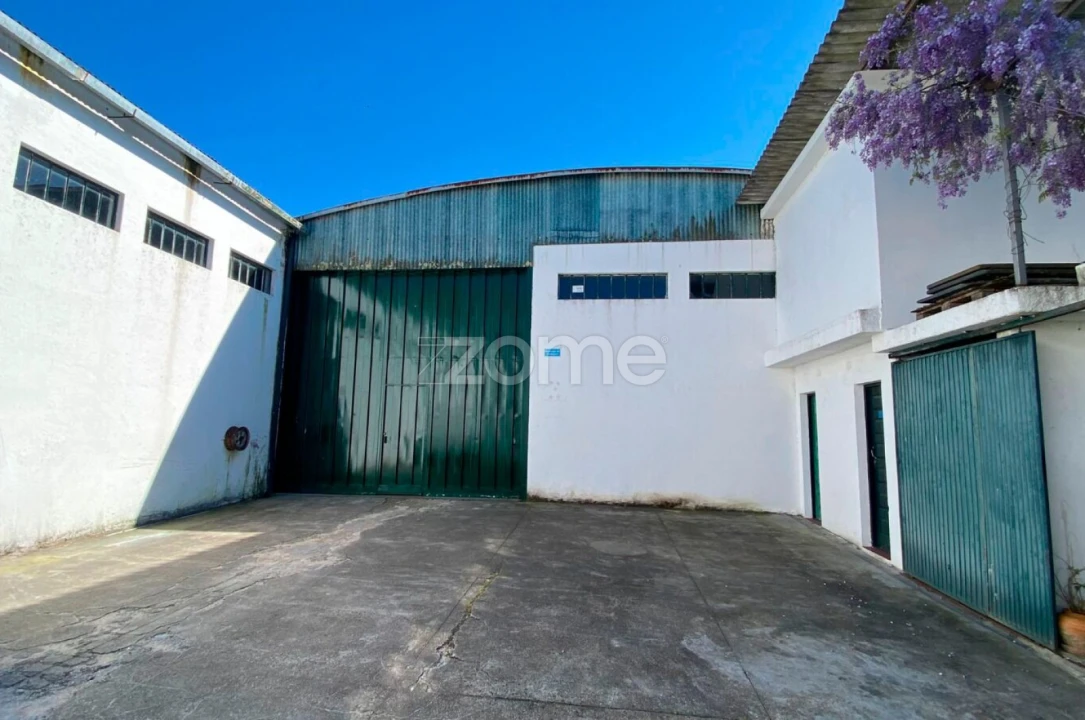 Terreno Comércio / Armazém para Arrendamento em Casal Comba Foto 1