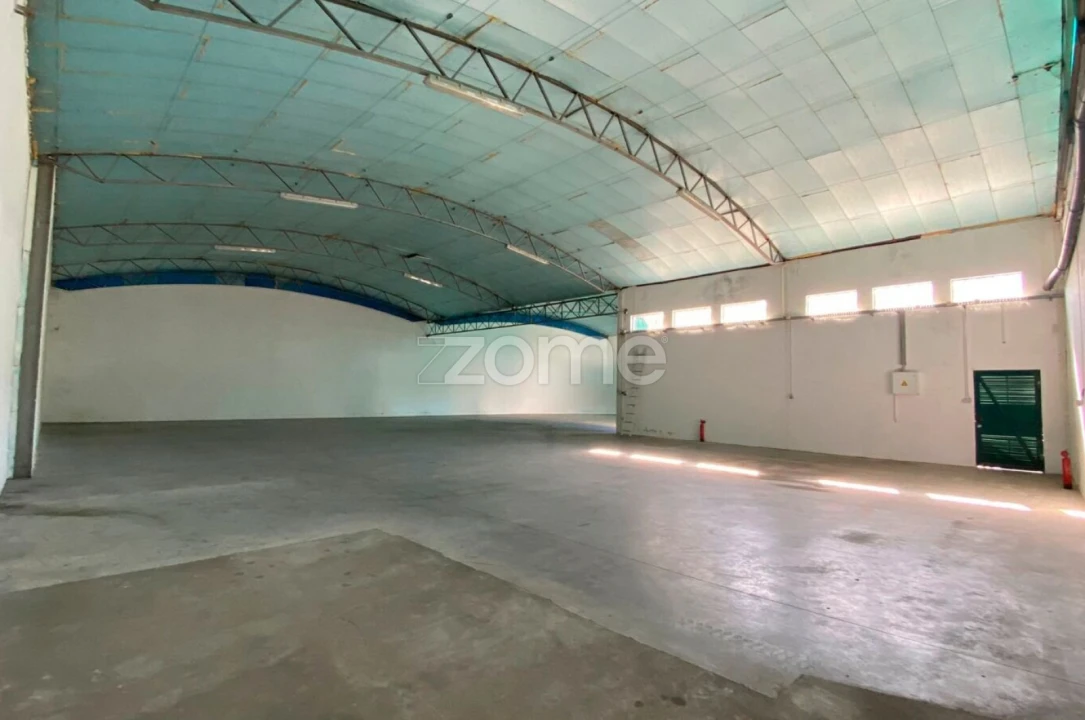 Terreno Comércio / Armazém para Arrendamento em Casal Comba Foto 2