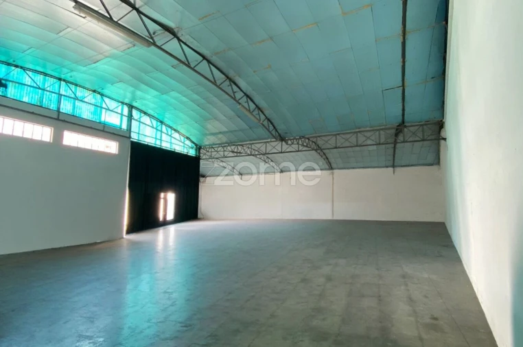 Terreno Comércio / Armazém para Arrendamento em Casal Comba Foto 4