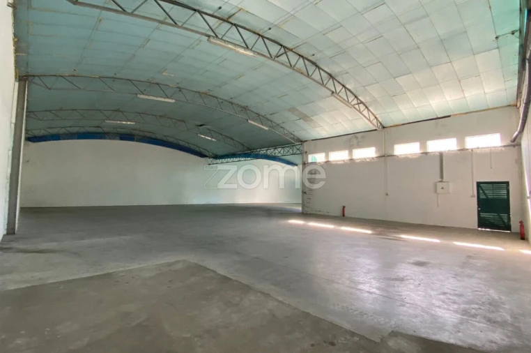 Terreno Comércio / Armazém para Arrendamento em Casal Comba Foto 3