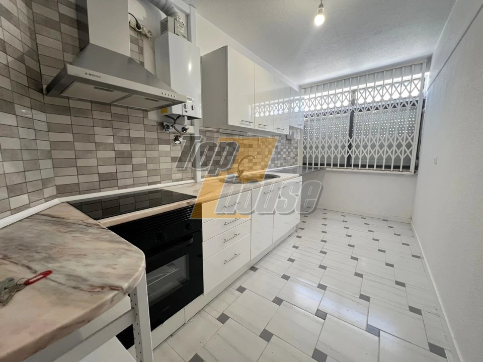 Apartamento T3 para Venda em Costa da Caparica Foto 2