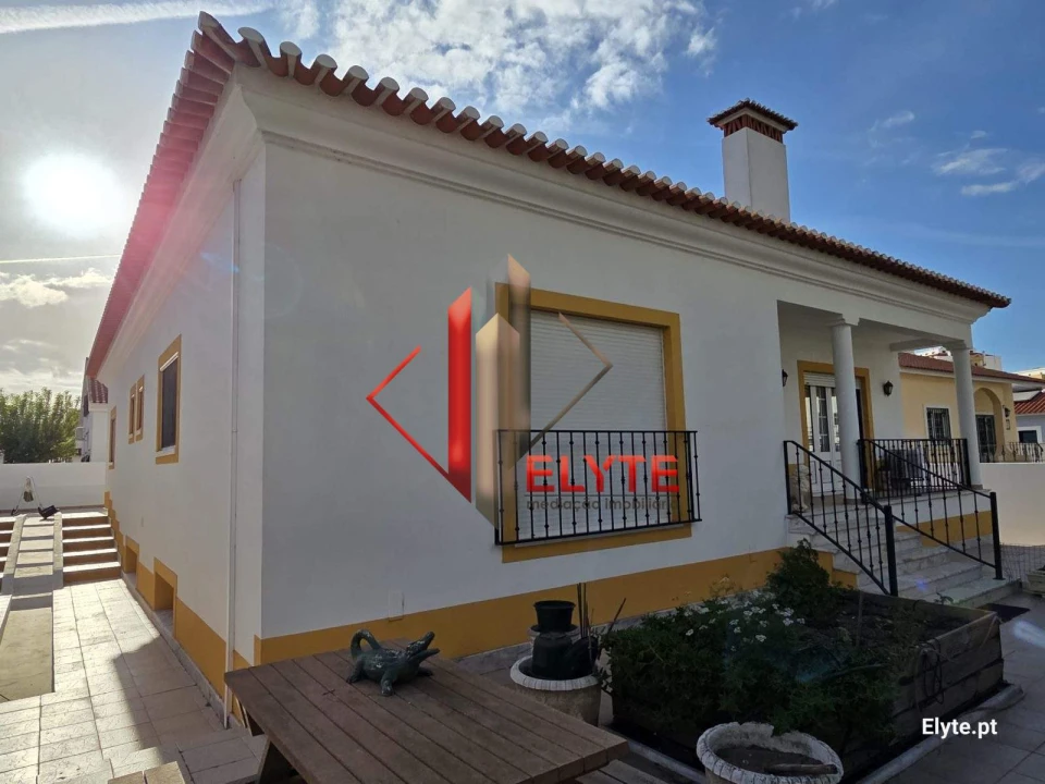 Moradia T4 para Venda em Benavente Foto 1