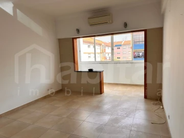 Apartamento T2 para Arrendamento em Benavente