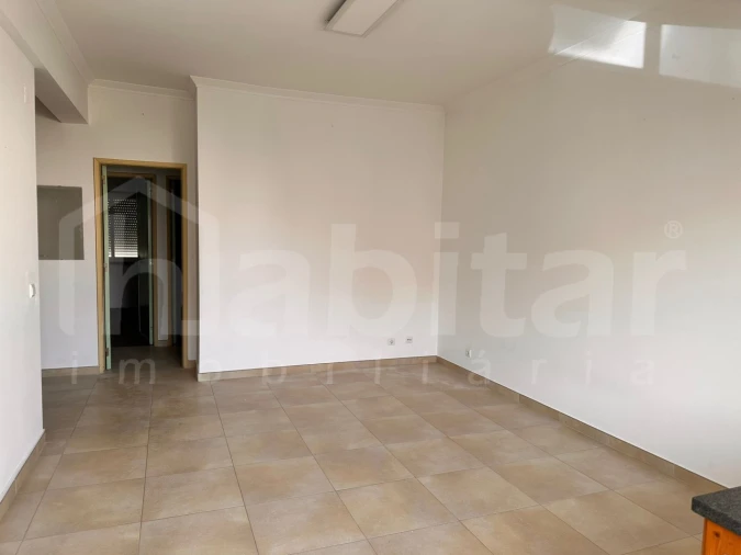 Apartamento T2 para Arrendamento em Benavente Foto 2