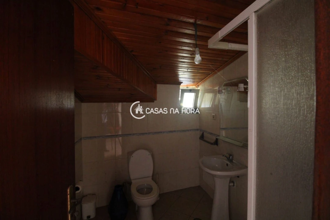 Moradia T4 para Venda em Calde Foto 5